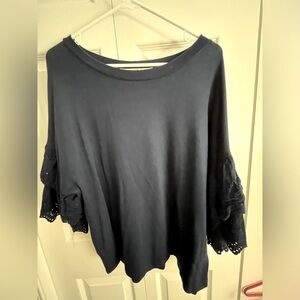 HIATUS navy blue top